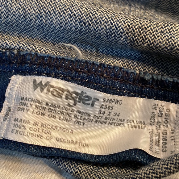 Wrangler Distressed Jeans - Picture 5 of 7